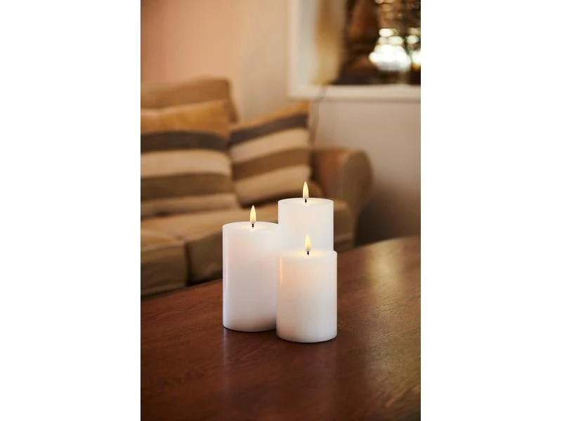 Sirius LED-Kerzen Set Sille, 10/12.5/15 cm, Weiss, Wiederaufladbar 3 Sirius LED-Kerzen Set Sille, 10/12.5/15 cm, Weiss, Wiederaufladbar – Bild 3